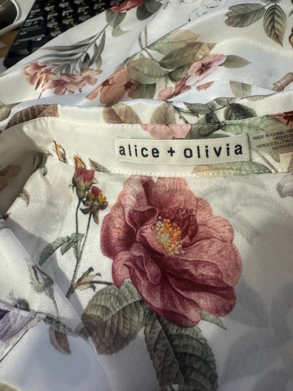 Alice + Olivia Willa Floral Silk Blouse Top XS EUC Cream Botanical Button Down - Picture 4 of 7